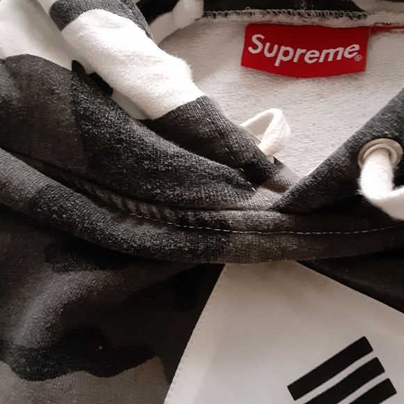 Supreme - Picture 4 of 4